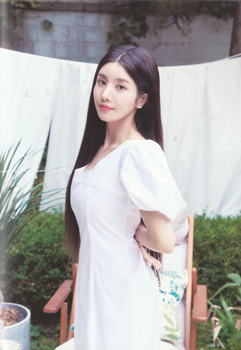 Kwon Eunbi 2022 Season's Greetings (Scans) documents 22