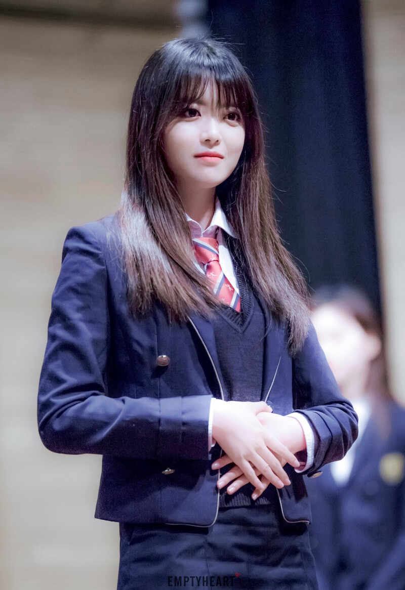 180519 Weki Meki Suyeon at 'Lucky' Fansign documents 3