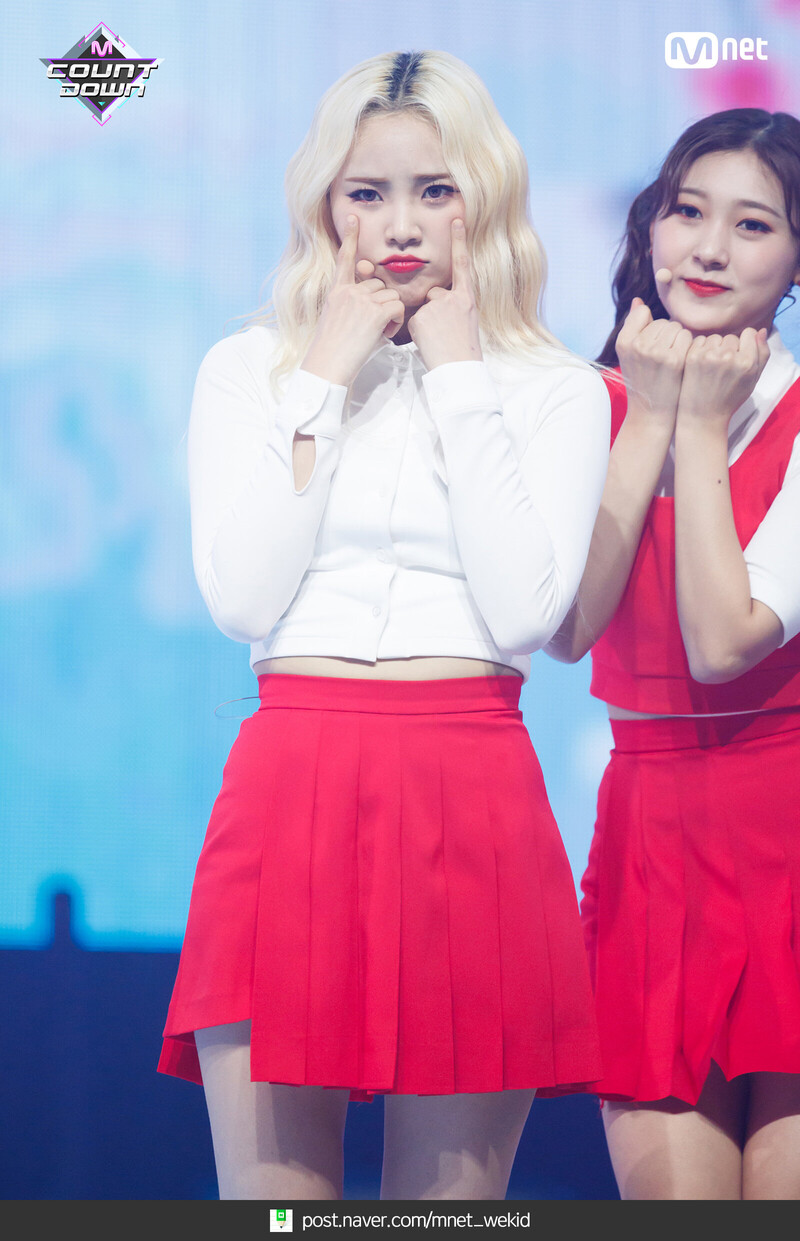 181004 LOONA - 'Hi High' at M COUNTDOWN documents 10