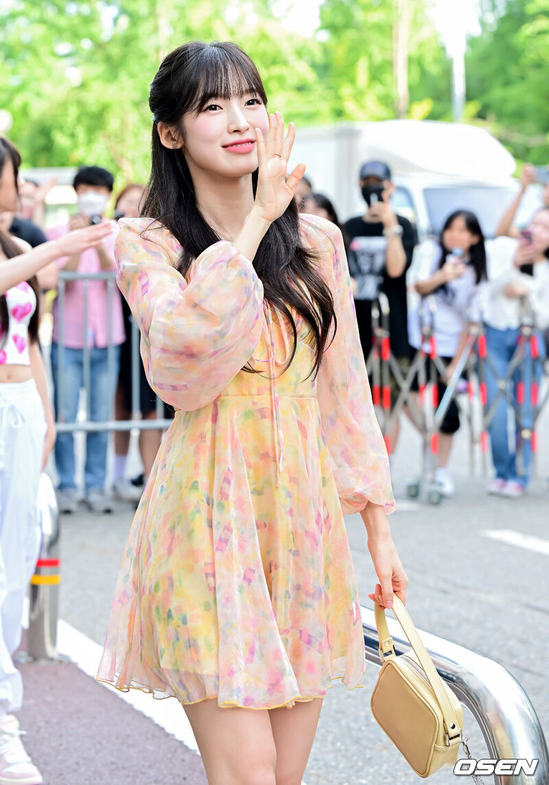 230804 Oh My Girl Arin at KBS Building for Music Bank Rehearsals documents 4