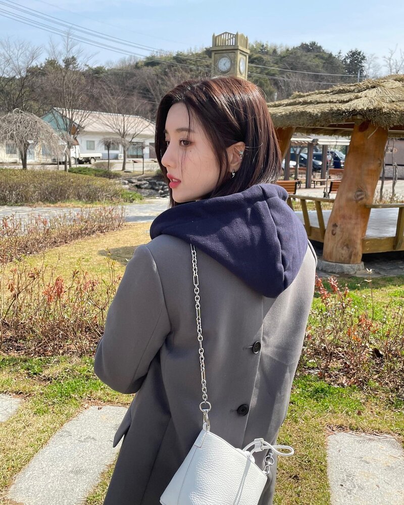 220530 Kwon Eunbi Instagram Update - Eunbi and Hyewon documents 7