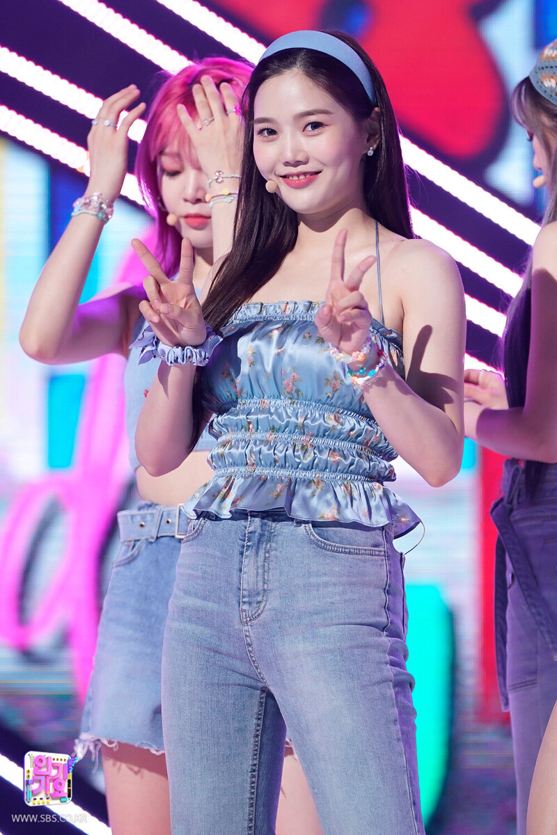 210523 OH MY GIRL - 'Dun Dun Dance' at Inkigayo documents 12