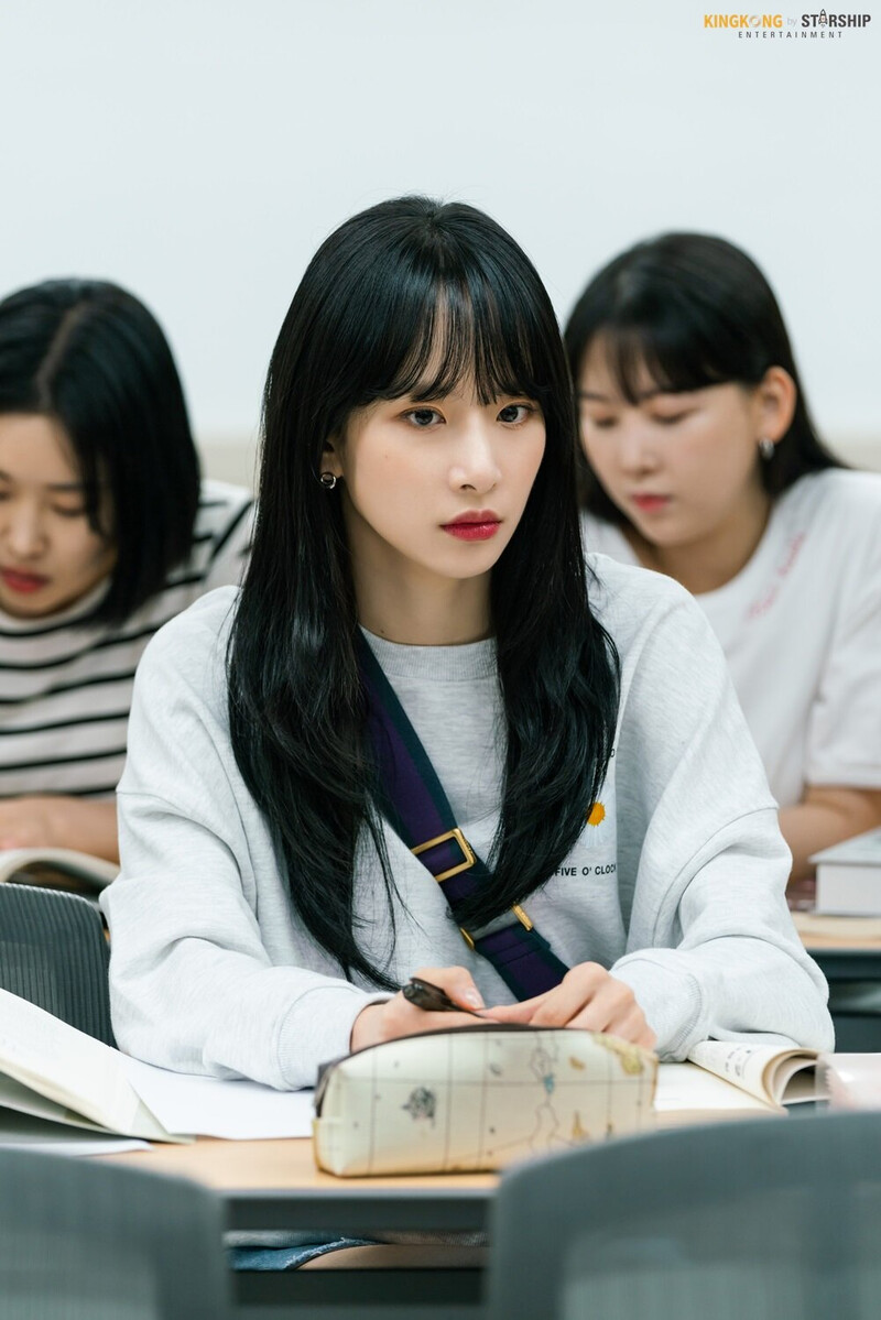 211008 Starship Naver Post - Seola "Love in black hole" Drama Behind documents 19