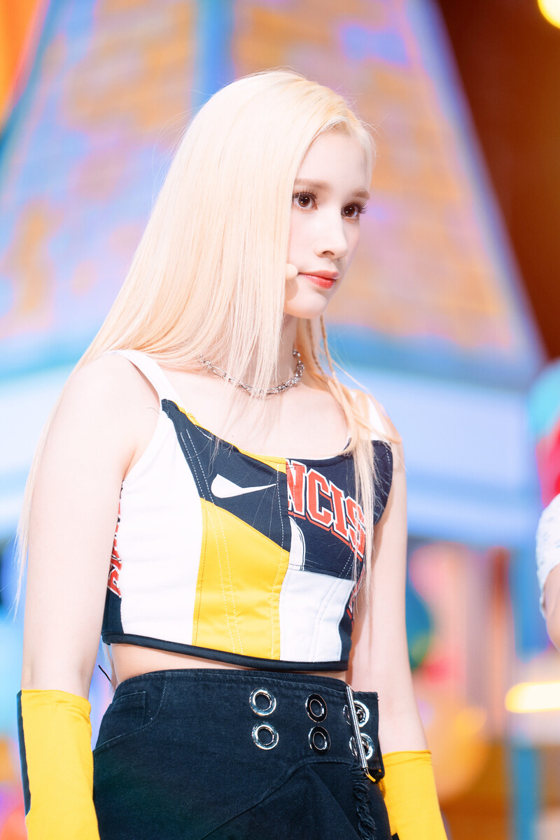 220703 Kep1er Bahiyyih 'Up!' at Inkigayo documents 18