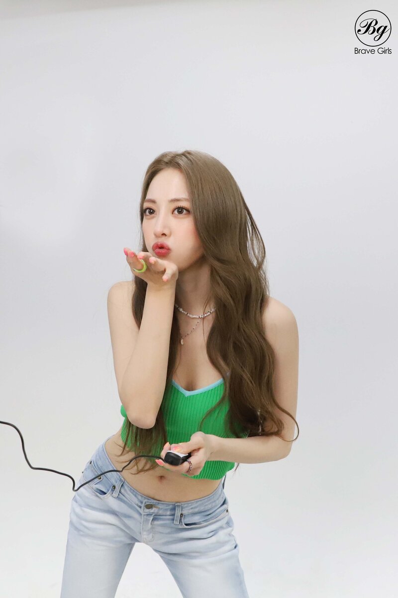220727 Brave Naver Post - Brave Girls - 'Vanity Teen' Photoshoot documents 14
