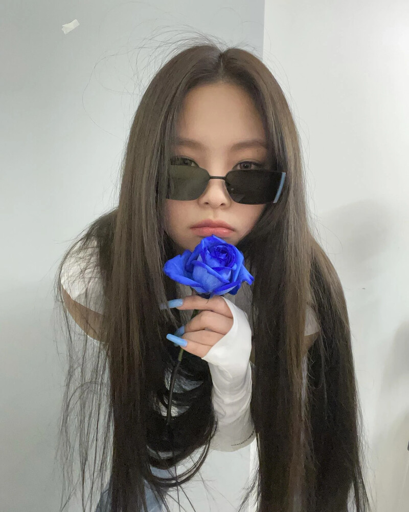 210428 - JENNIE Instagram Update documents 2