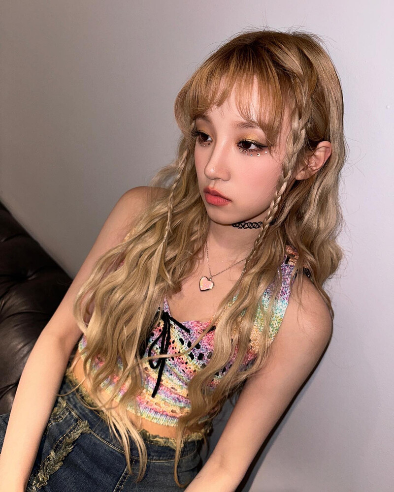 230827 - YUQI Instagram Update documents 6