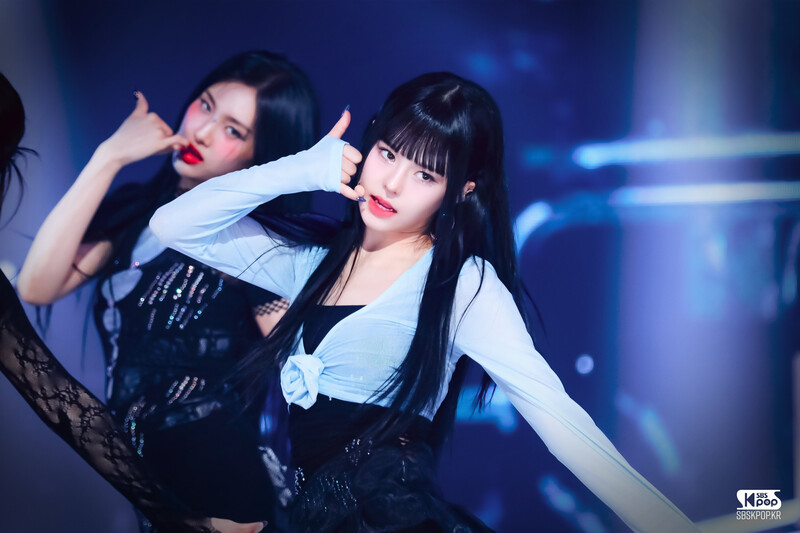 240616 EVERGLOW E:U - 'ZOMBIE' at Inkigayo documents 2