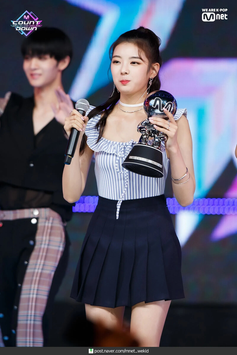 ITZY_1위_(13).jpg