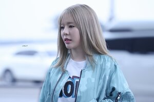 170401 Girls' Generation Sunny at Incheon Airport