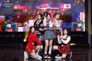 221229 NMIXX 'Funky Glitter Christmas' at M Countdown