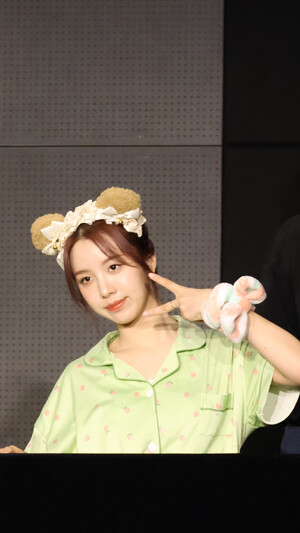 240811 WOOAH - LUCY at fansign event