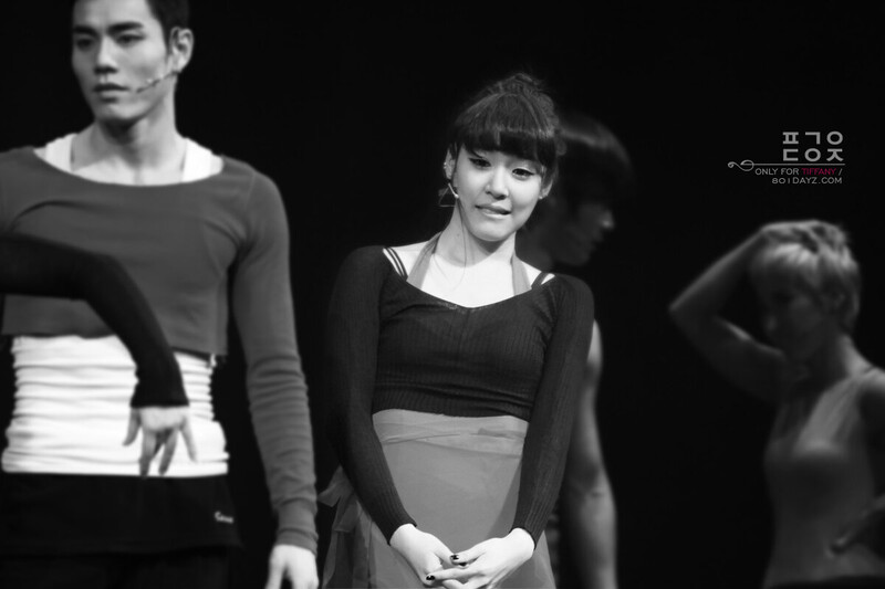 111221 Girls' Generation Tiffany at FAME! Musical First Show documents 1