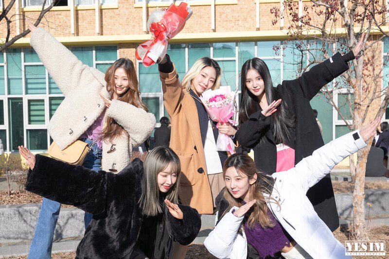 230210 YES IM Naver Post - Jia's Graduation Ceremony BEHIND documents 4