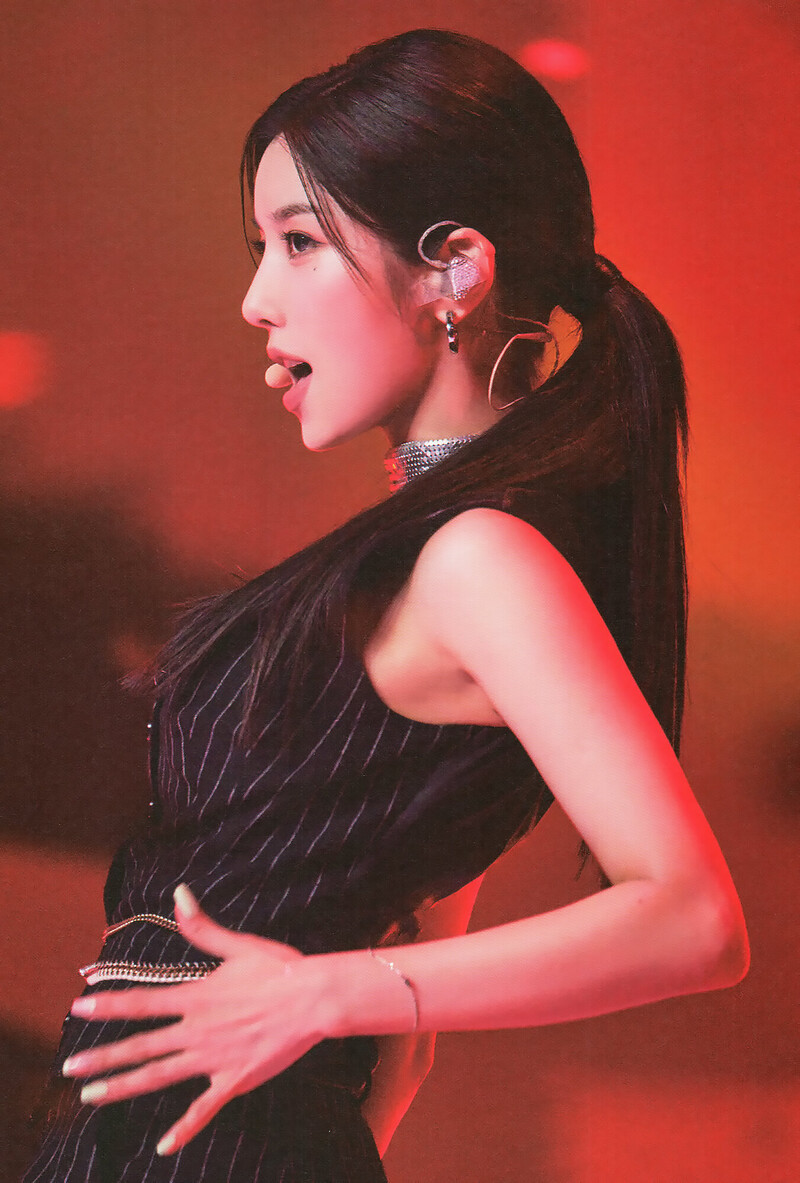 Kwon Eunbi KCON:TACT HI 5 Behind Photobook (Scans) documents 4