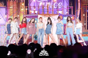 180714 TWICE - "Dance The Night Away" at Music Core