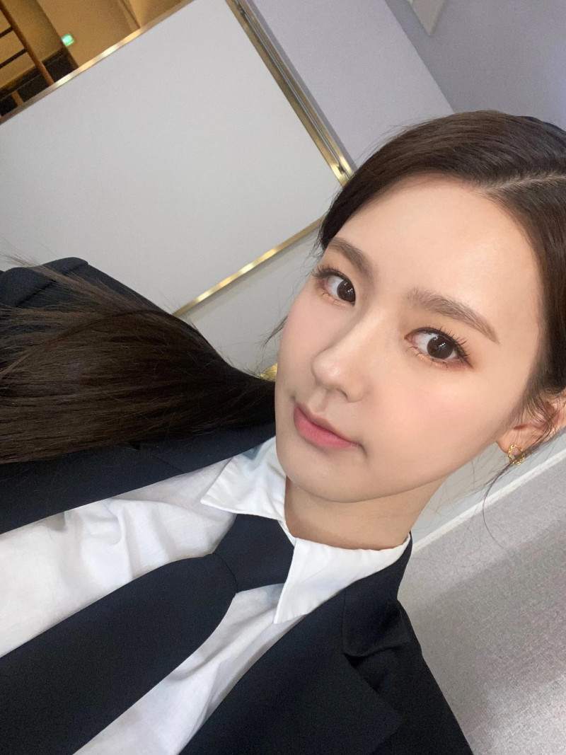 210420 (G)I-DLE Twitter Update - Miyeon documents 2