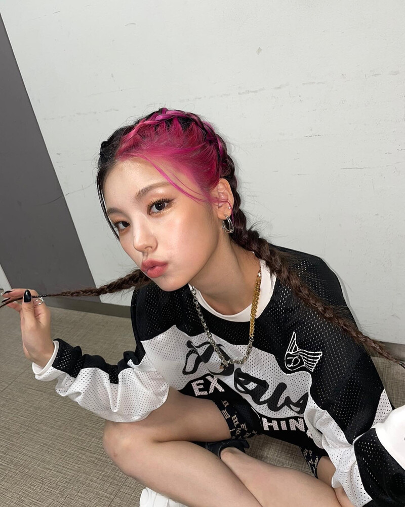 211015 ITZY Instagram Update - Yeji documents 5