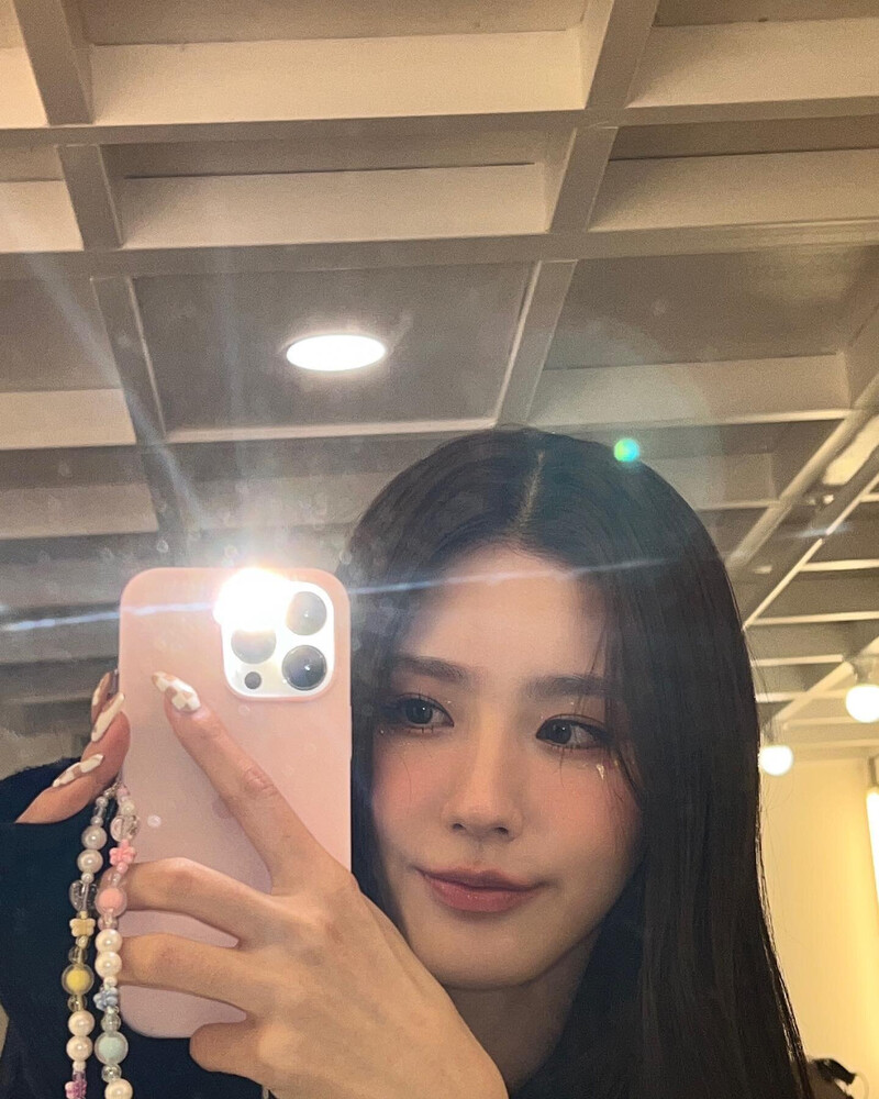 220207 (G)I-DLE Miyeon Instagram Update documents 8