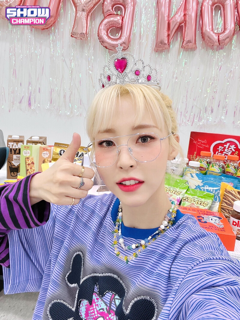 220504 Show Champion Twitter Update - Moonbyul documents 1