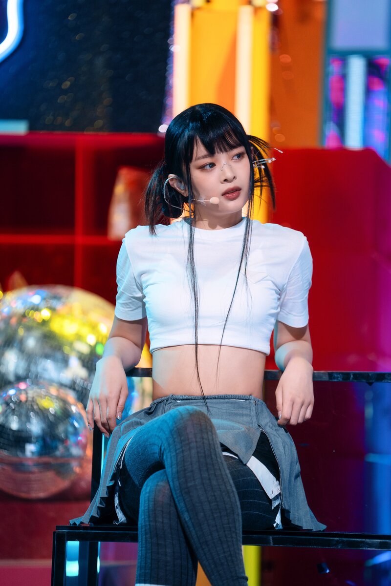 220807 NewJeans Hanni 'Cookie' at Inkigayo documents 10