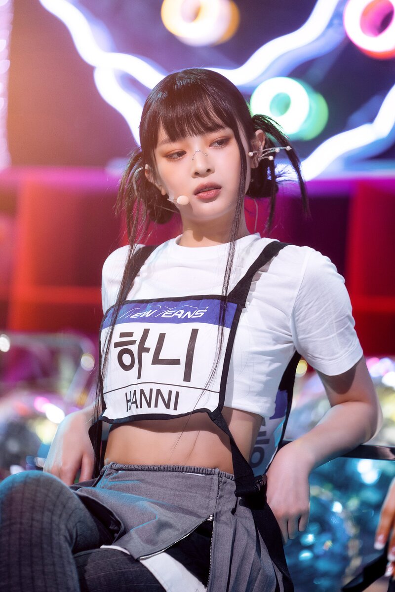 220807 NewJeans Hanni 'Cookie' at Inkigayo documents 5