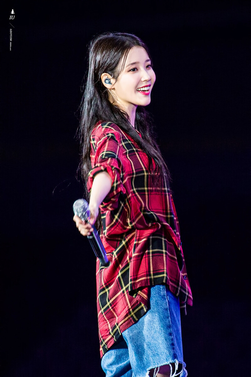 220918 IU - 'The Golden Hour' Concert documents 2