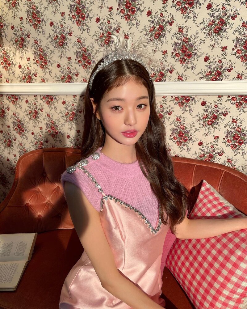220921 IVE Wonyoung Instagram Update documents 6