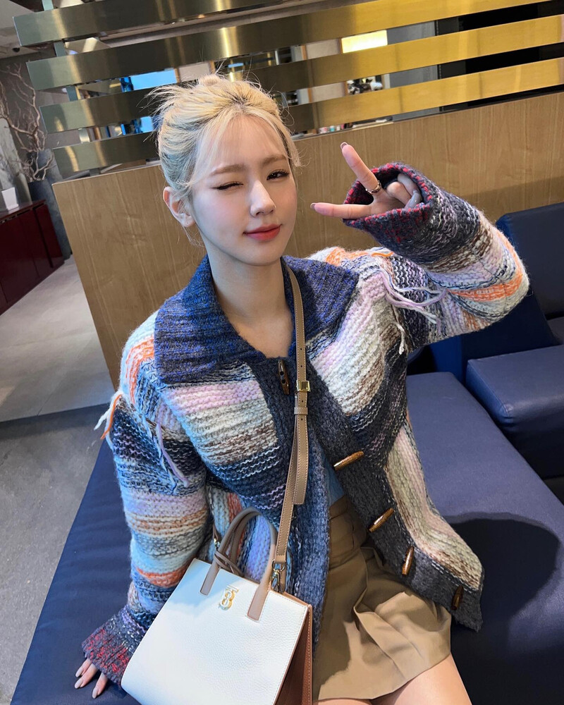 221202 (G)I-DLE Miyeon Instagram Update documents 1