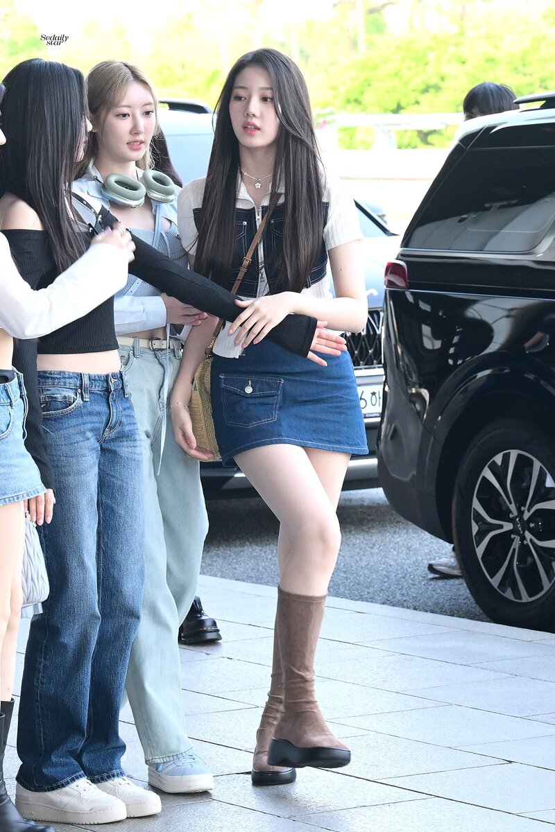 240509 BABYMONSTER RORA AT GIMPO AIRPORT documents 6