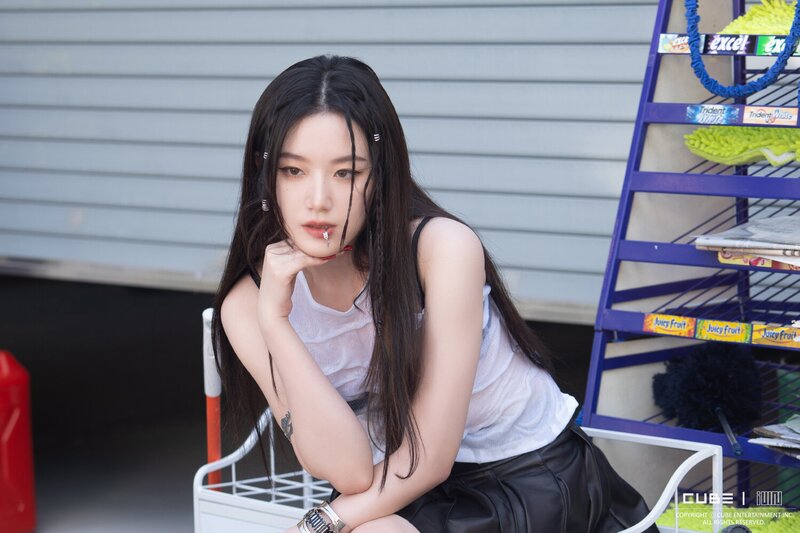 240712 CUBE Entertainment Naver Post with Shuhua - (G)I-DLE 7th Mini Album [I SWAY] Behind the Scenes of the Jacket Shoot documents 11