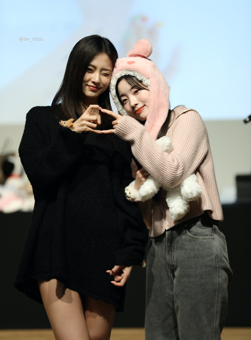 241216 TWICE Dahyun & Tzuyu - Music Korea Fansign documents 2