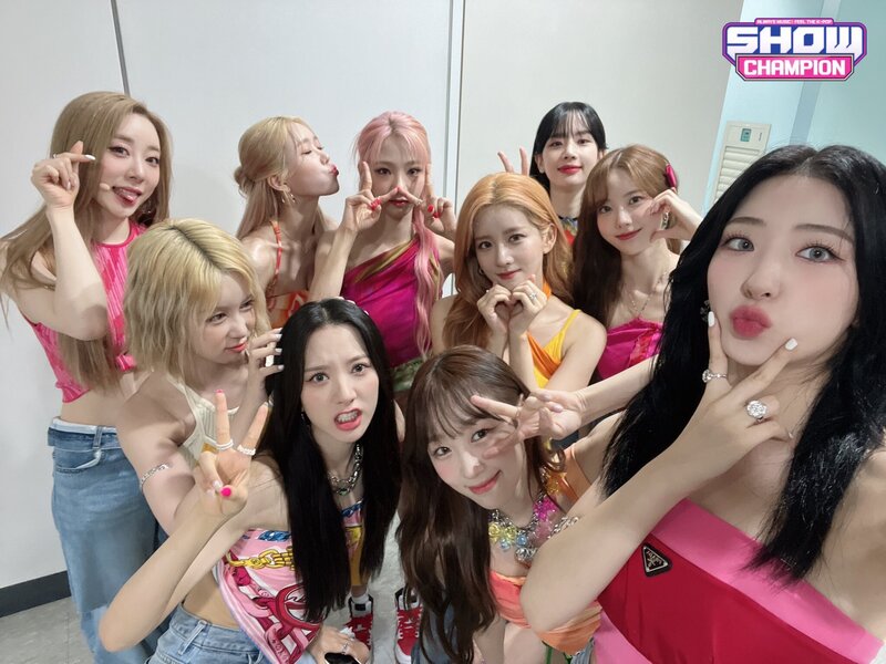 220713 WJSN SNS Update at Show Champion documents 2