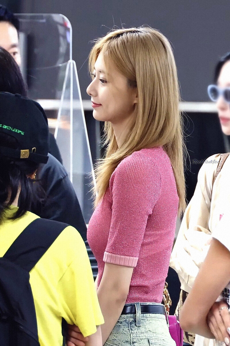 240712 TWICE Tzuyu at Gimpo International Airport documents 4