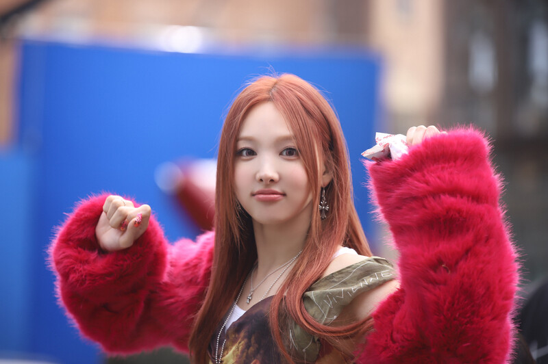 NAYEON 'ABCD' MV - Behind the Scenes documents 1