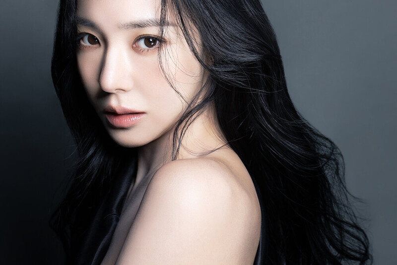 Tiffany Young - StarNews Interview Photo documents 2