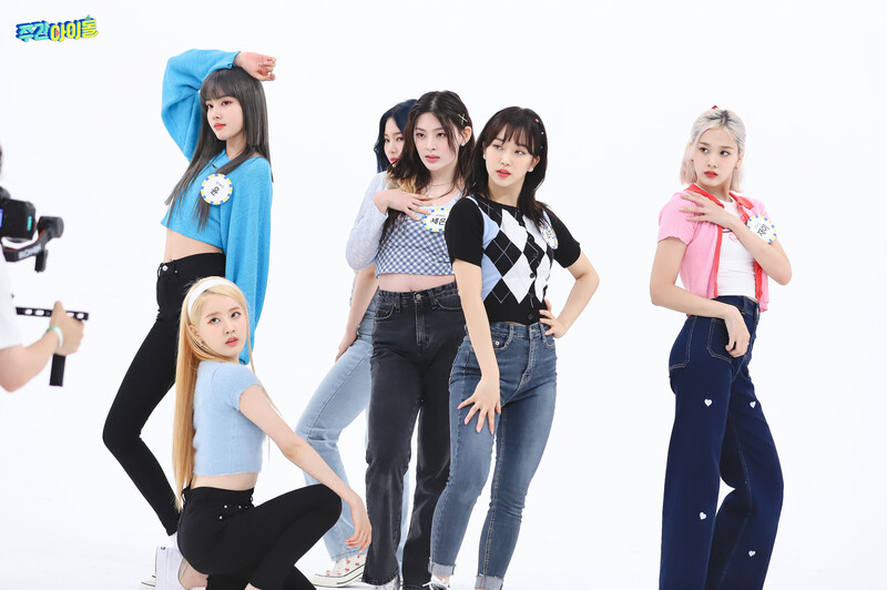 210908 MBC Naver Post - STAYC at Weekly Idol documents 14