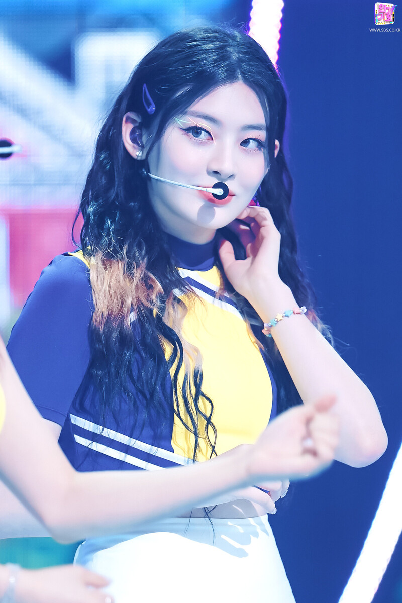 210926 STAYC - 'STEREOTYPE' at Inkigayo documents 18