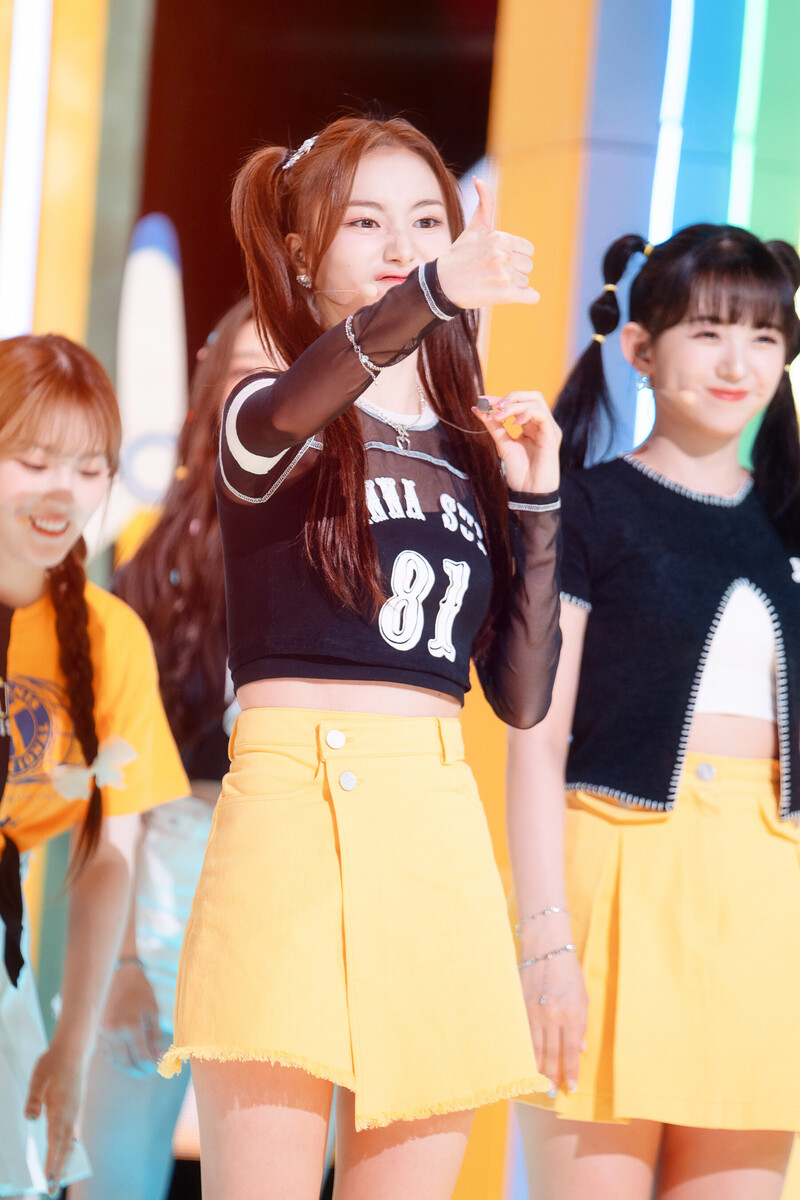 220703 Kep1er Youngeun 'Up!' at Inkigayo documents 13