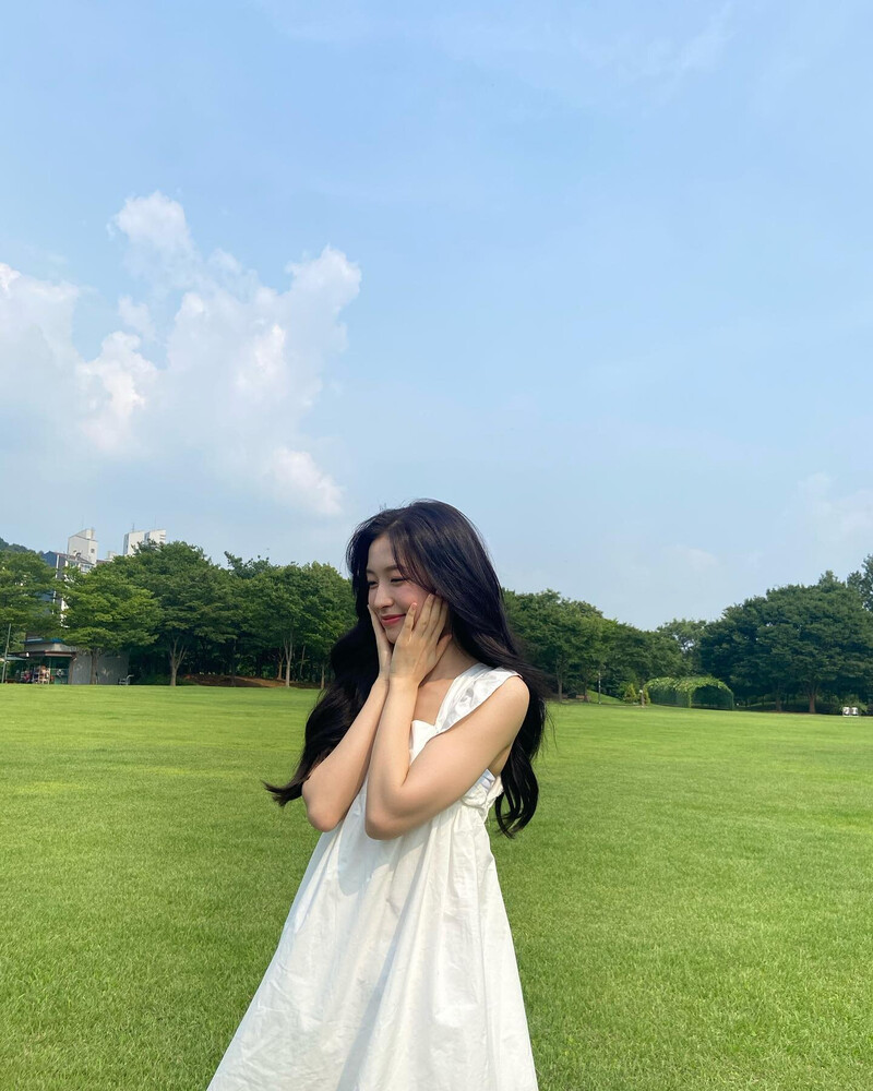 220728 OH MY GIRL Arin Instagram Update documents 5