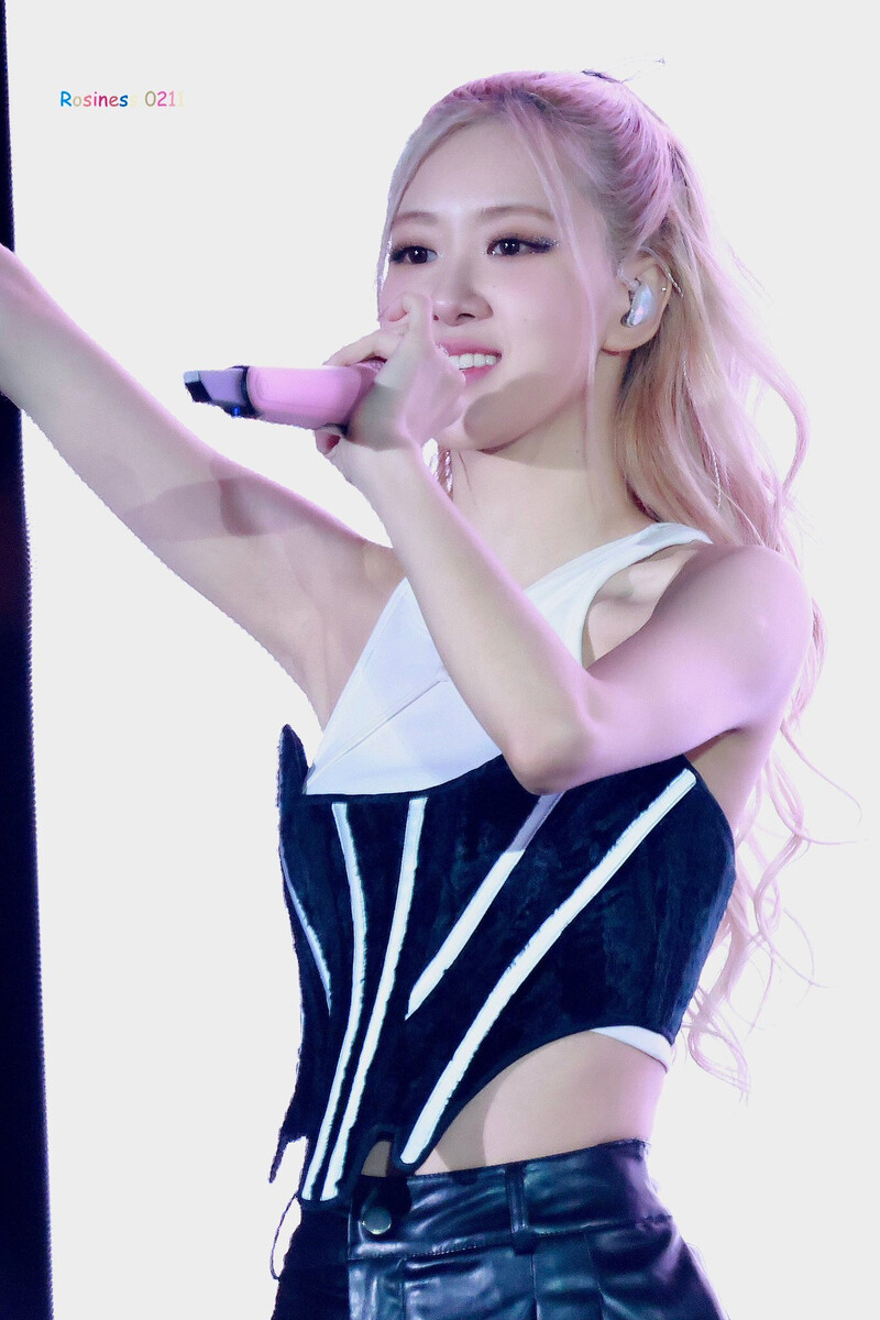 221120 BLACKPINK Rosé - 'BORN PINK' Concert in Los Angeles Day 2 documents 8