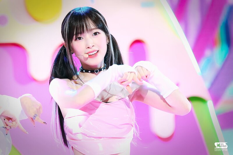 230730 OH MY GIRL Arin - 'Summer Comes' at Inkigayo documents 6
