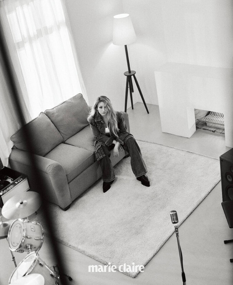 CL for Marie Claire Korea November 2022 Issue documents 4