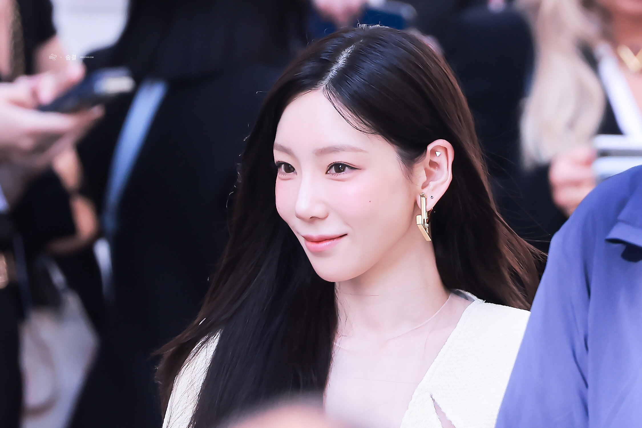Netizens React to K-Pop Stars Headed to Paris for Louis Vuitton Spring Show  2024