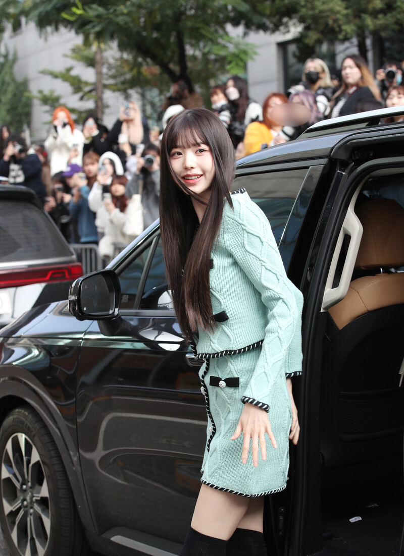 231027 IVE's Wonyoung heading to Music Bank documents 2