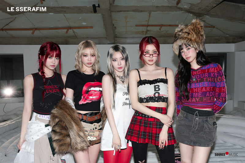 LE SSERAFIM 4th Mini Album 'CRAZY' JACKET - Photo Sketch documents 1