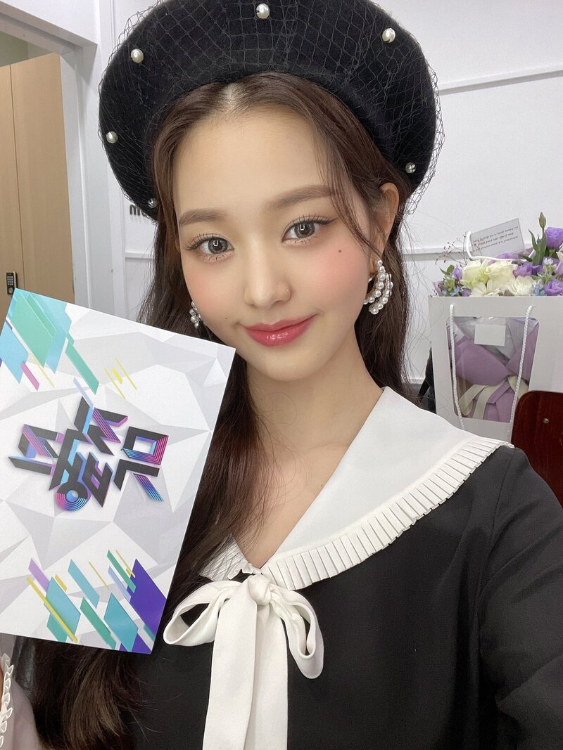 211008 Wonyoung SNS Update at Music Bank documents 1