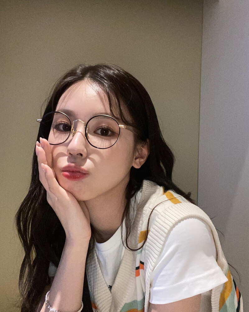 210709 (G)I-DLE Miyeon Instagram Update documents 1