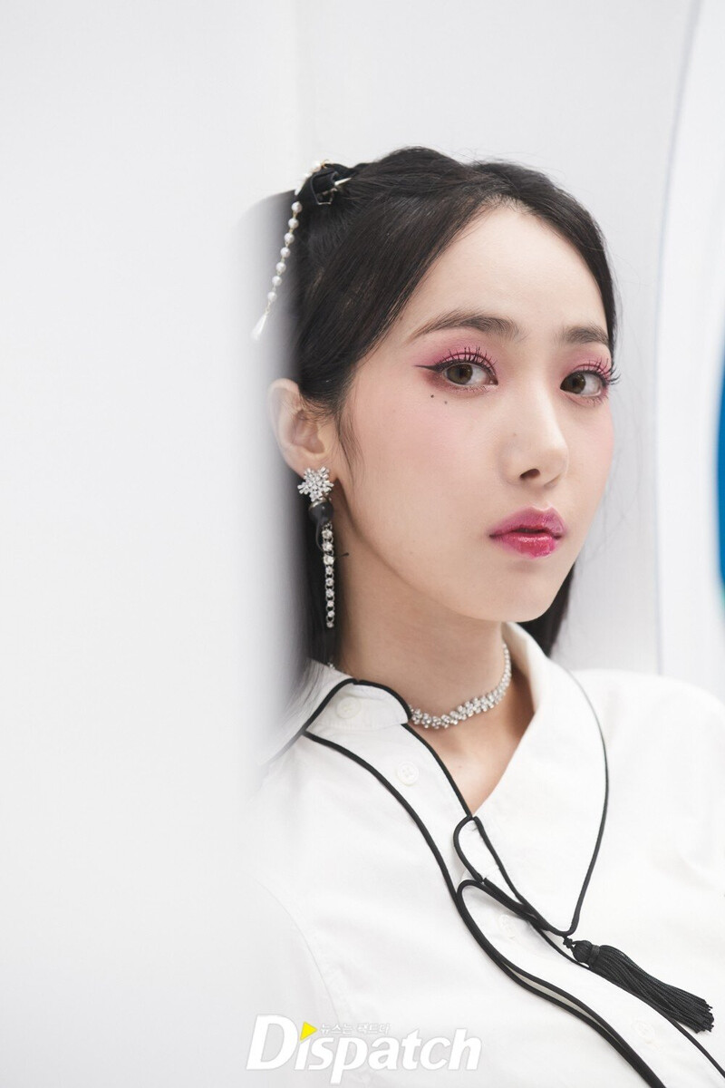 220209 VIVIZ SinB - 'BOP BOP!'  Comeback Photoshoot by Dispatch documents 4