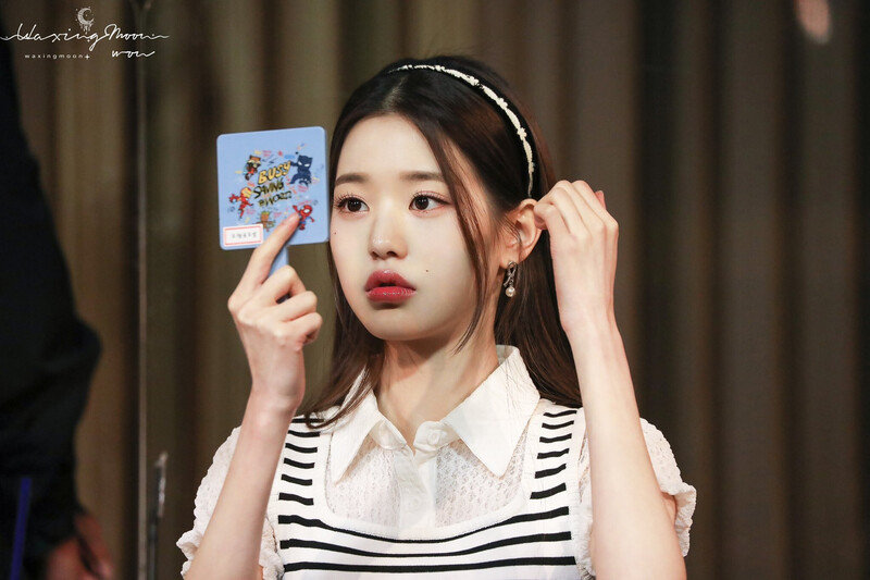 220416 Wonyoung at Fansign Event documents 4